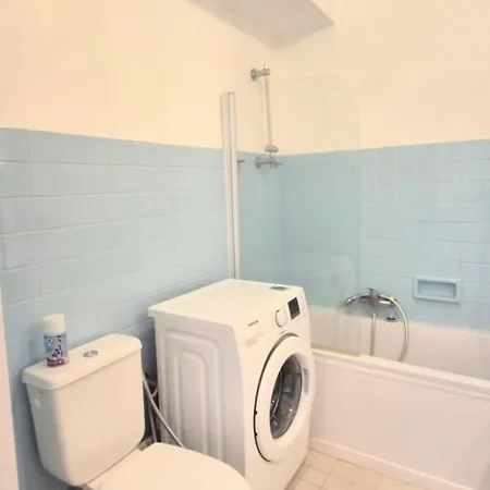Center & 5 Min Walk! Apartment *